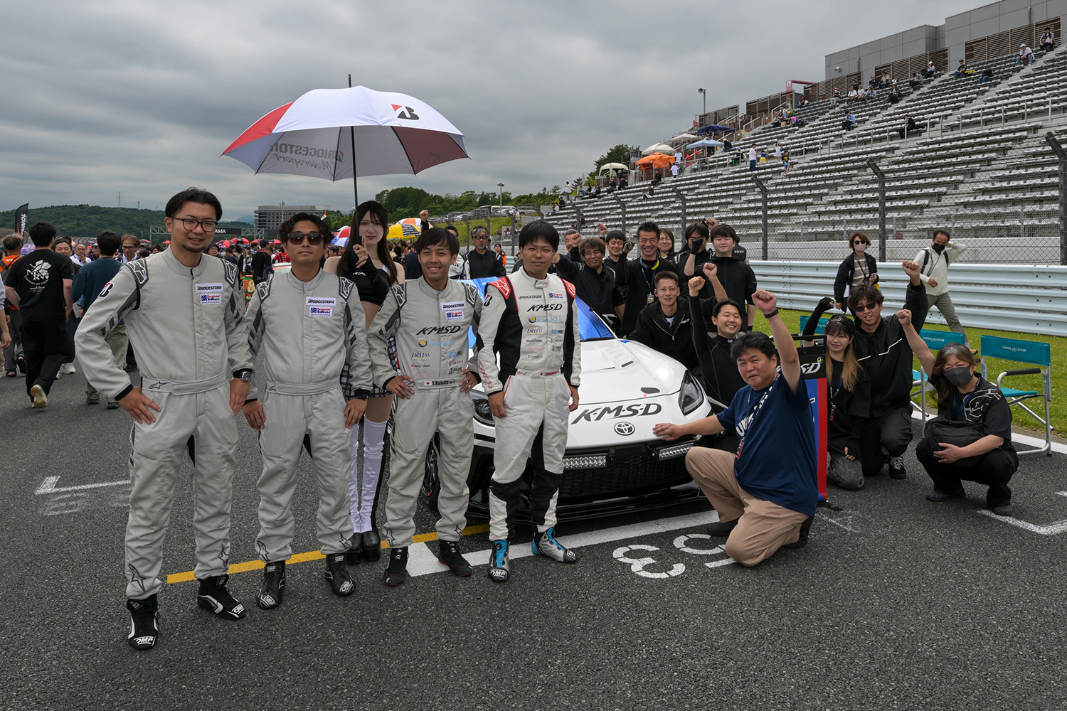 86号車K・M・S・D GR86のチーム関係者