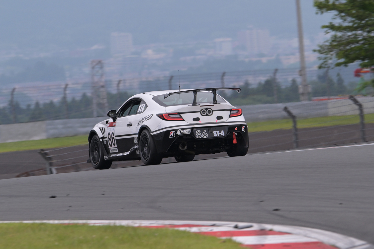 ST-4クラスを戦い抜く86号車「K・M・S・D GR86」の団結力に感激 〜 画像61