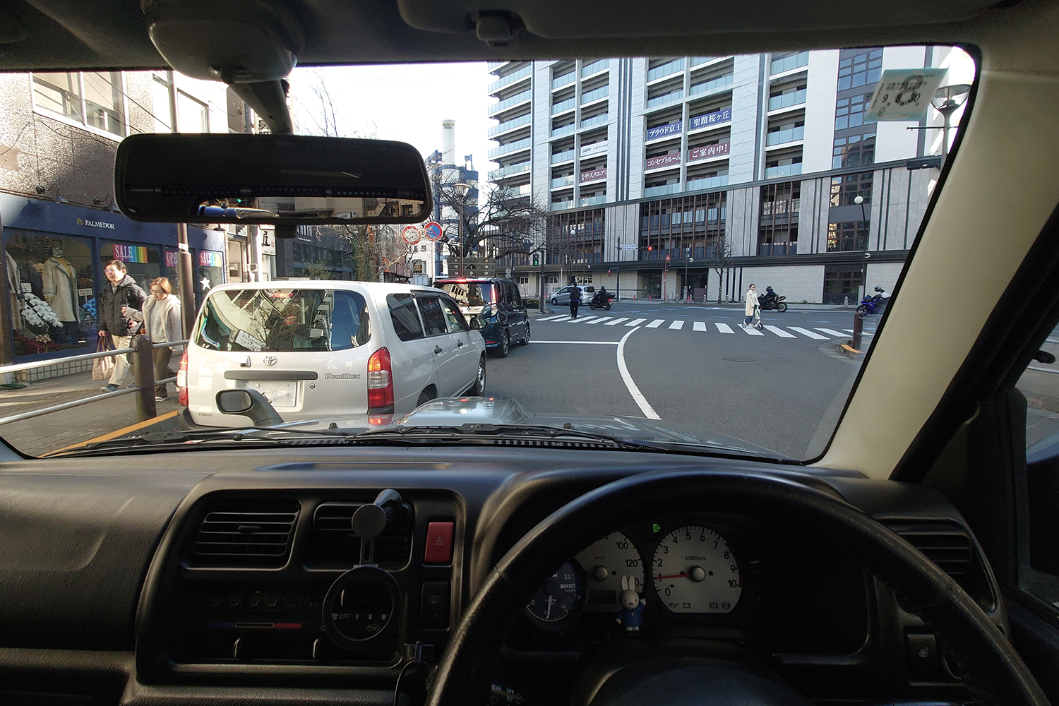 1車線内で右左折するイメージ