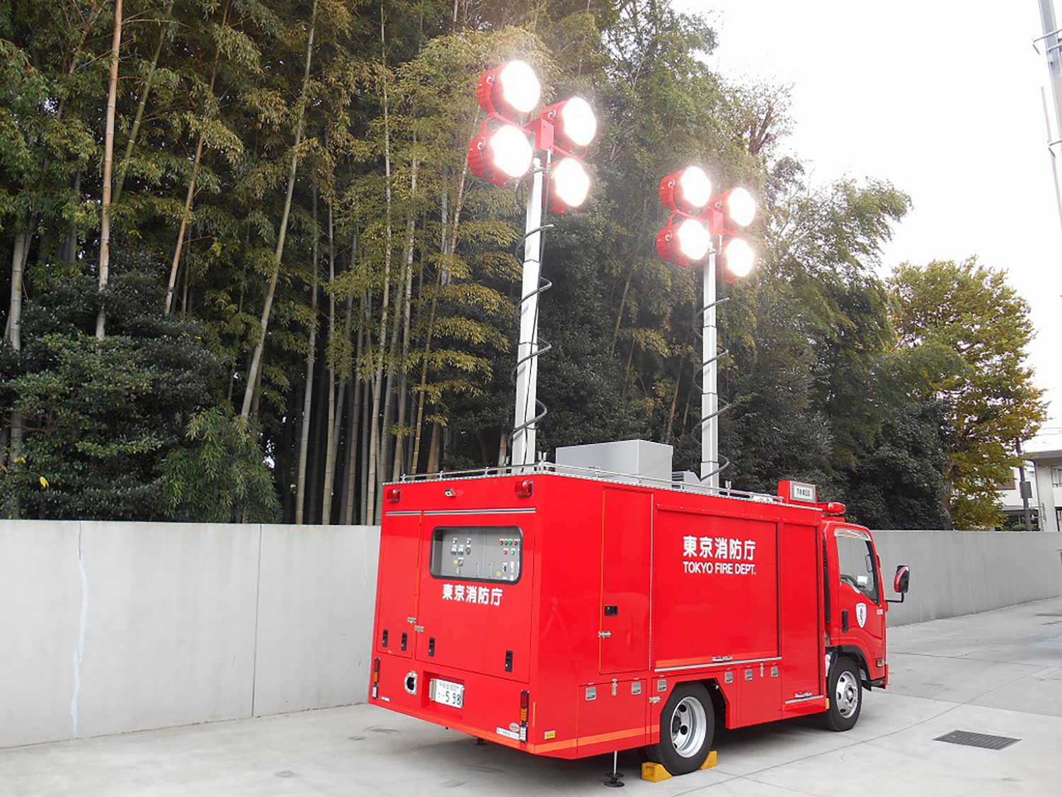照明電源車のイメージ 〜 画像12