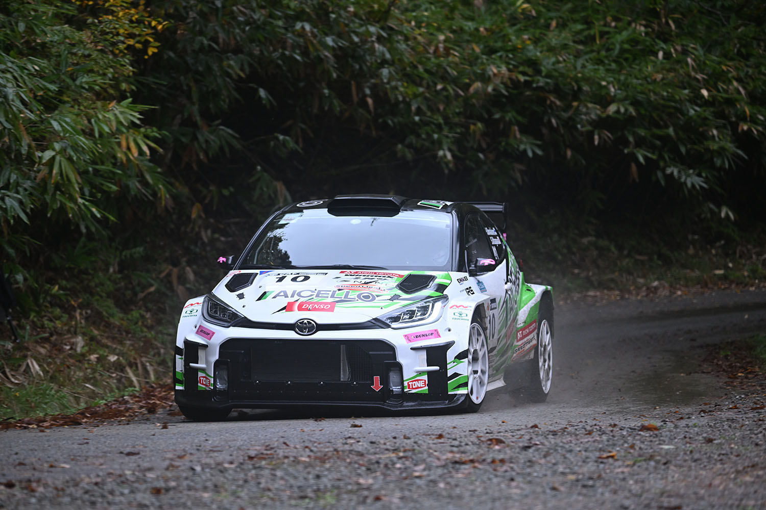 ラリーを走るGRヤリスRally2