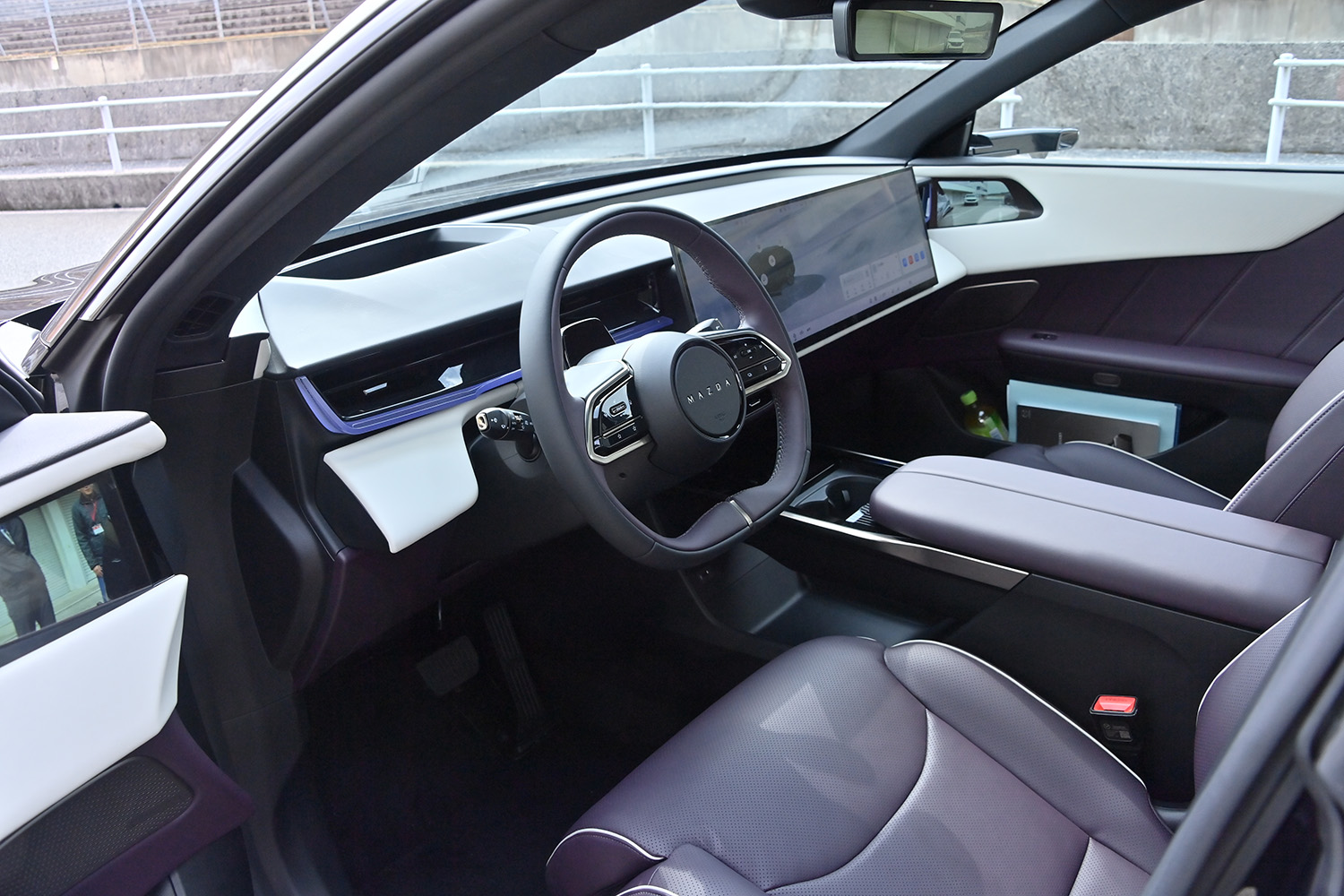 マツダ EZ-60の車内