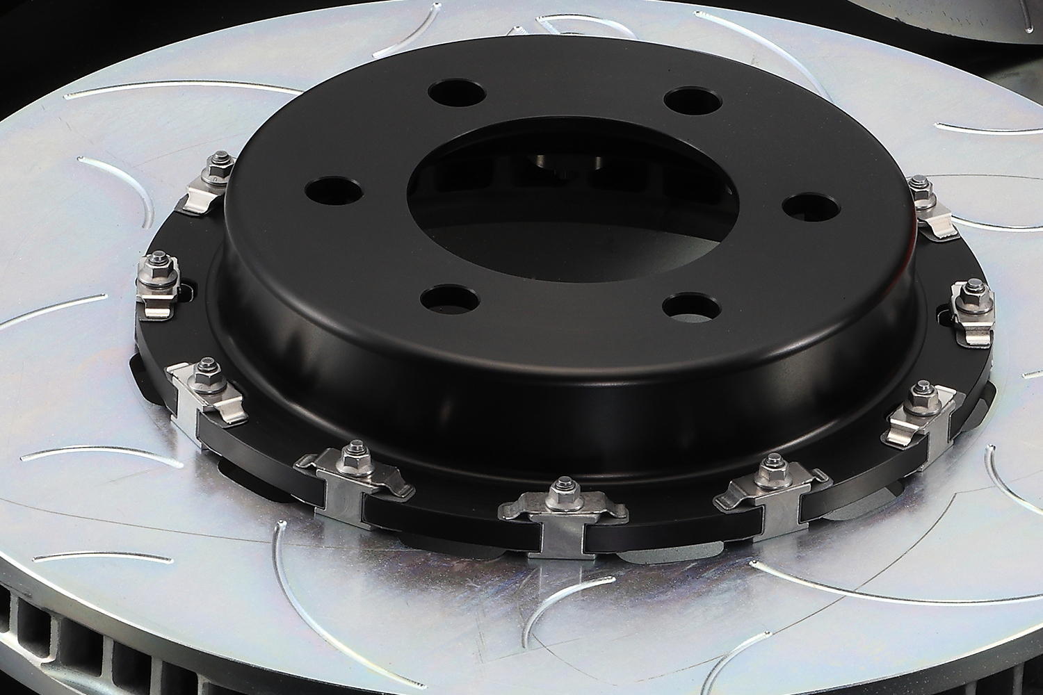 トヨタSUV専用のブレーキキット「TOM'S×brembo BM」が凄まじい 〜 画像8