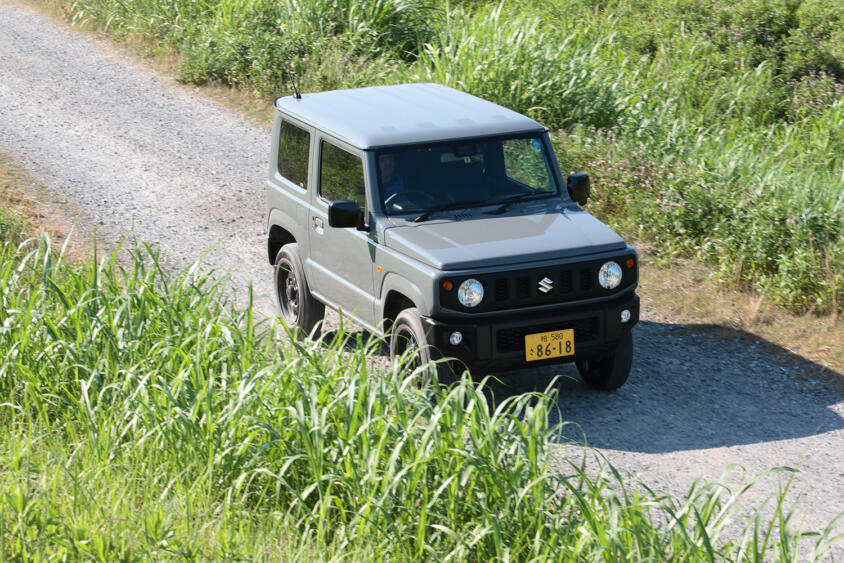本来のジムニーは軟弱者の乗るクルマじゃない！　先代オーナー編集部員が「ドベグレードこそジムニーの真髄」といいきるワケ