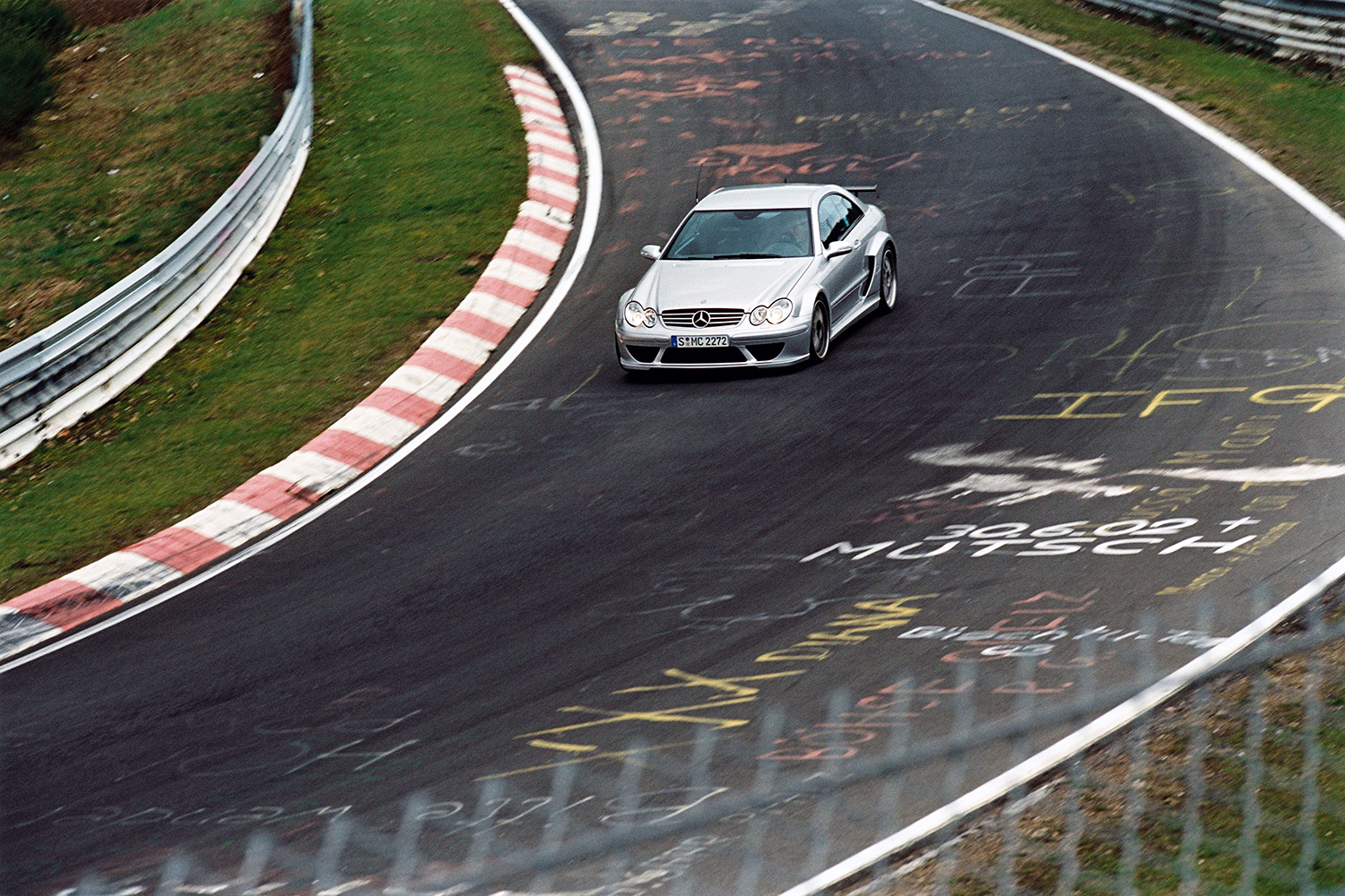 メルセデス・ベンツCLK DTM AMGの走行シーン
