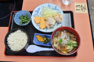 地元民に愛される老舗食堂の"つみっこ"ともつ煮が最高すぎた【Ｐ専食堂】