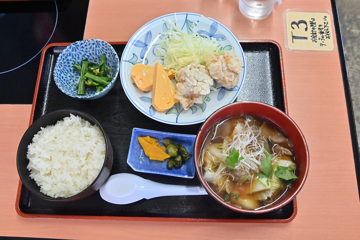 地元民に愛される老舗食堂の"つみっこ"ともつ煮が最高すぎた【Ｐ専食堂】