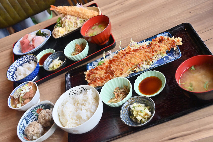 海なし県に海鮮のシャングリラが出現！　皿からはみ出す「巨大穴子かつ」にノックアウト!!【Ｐ専食堂】