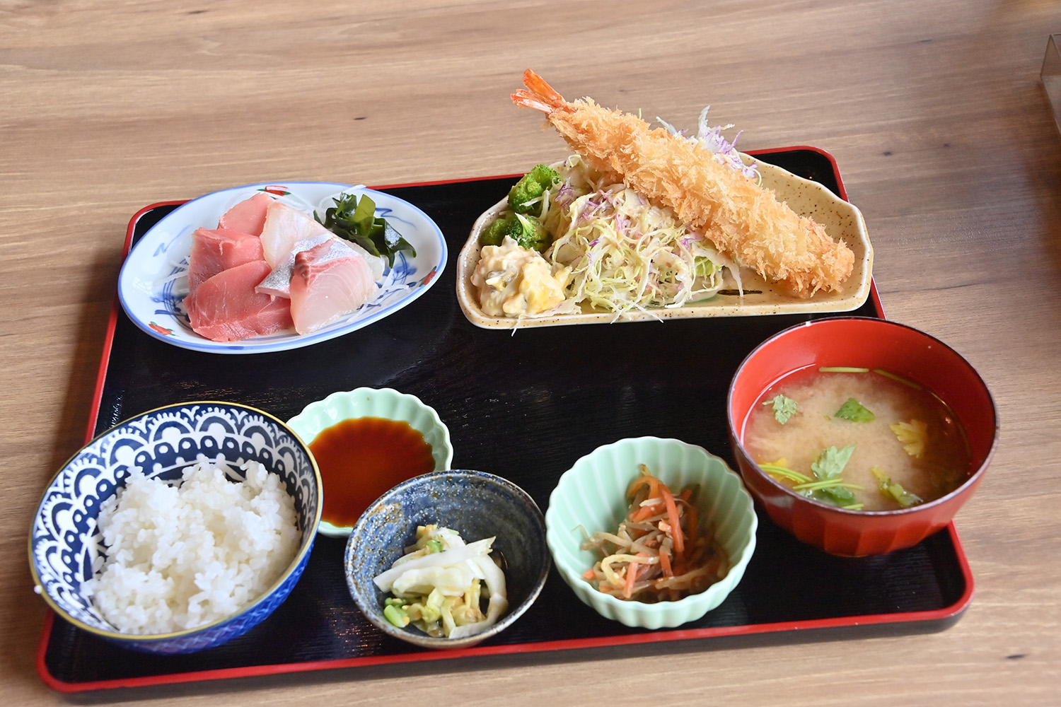 皿からはみ出す「巨大穴子フライ」が衝撃すぎた【Ｐ専食堂】 〜 画像5