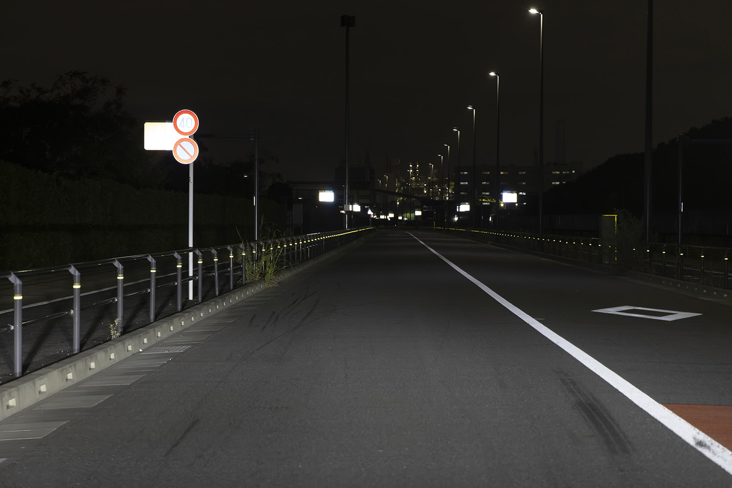 ハイビームでの道路の照射