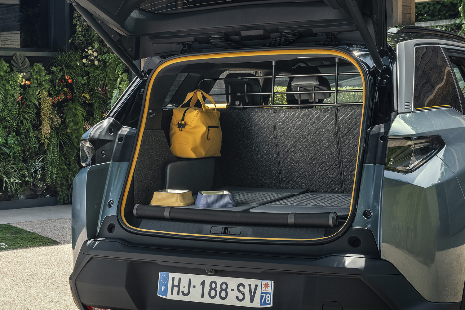 プジョーが本気で作った「愛犬ファーストSUV」の中身とは 〜 画像6