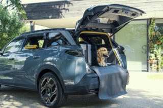 プジョーが本気で作った「愛犬ファーストSUV」の中身とは