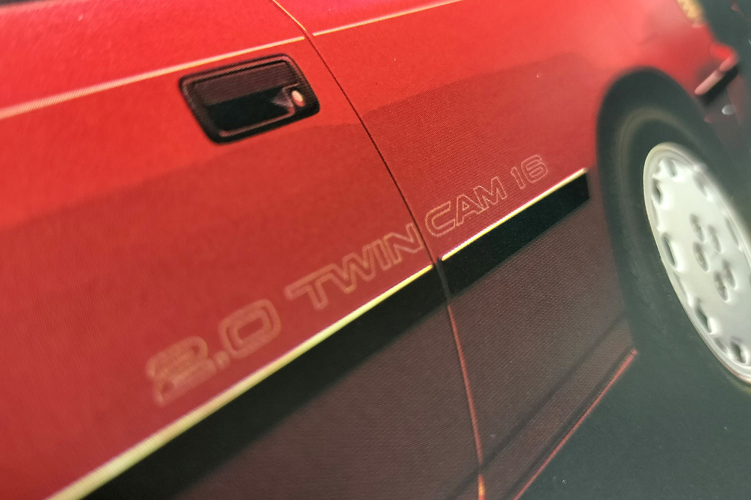 ボディサイドの「TWINCAM」のステッカー