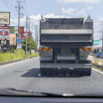 【画像】赤い道路に水しぶきが上がらない道路！　クルマの安全のために進化する「舗装」の最前線 〜 画像13