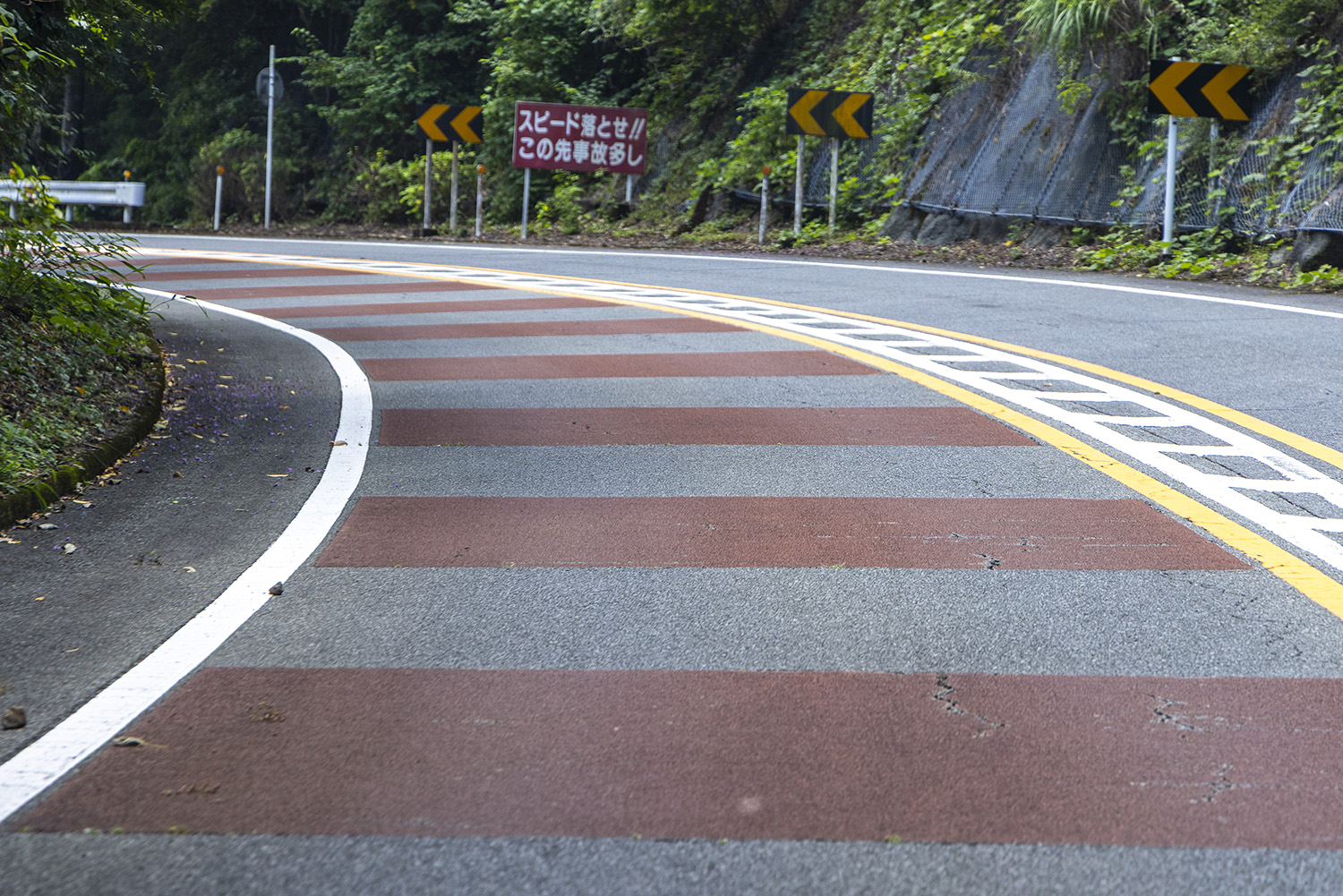 事故率８割減を実現した"舗装技術"の進化がスゴかった 〜 画像34