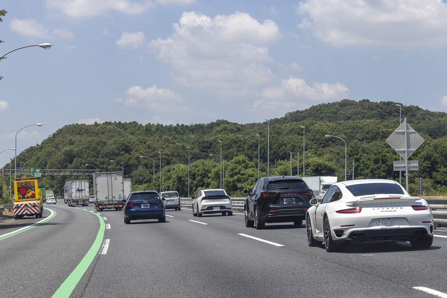 車間距離を詰めて走る車両 〜 画像15