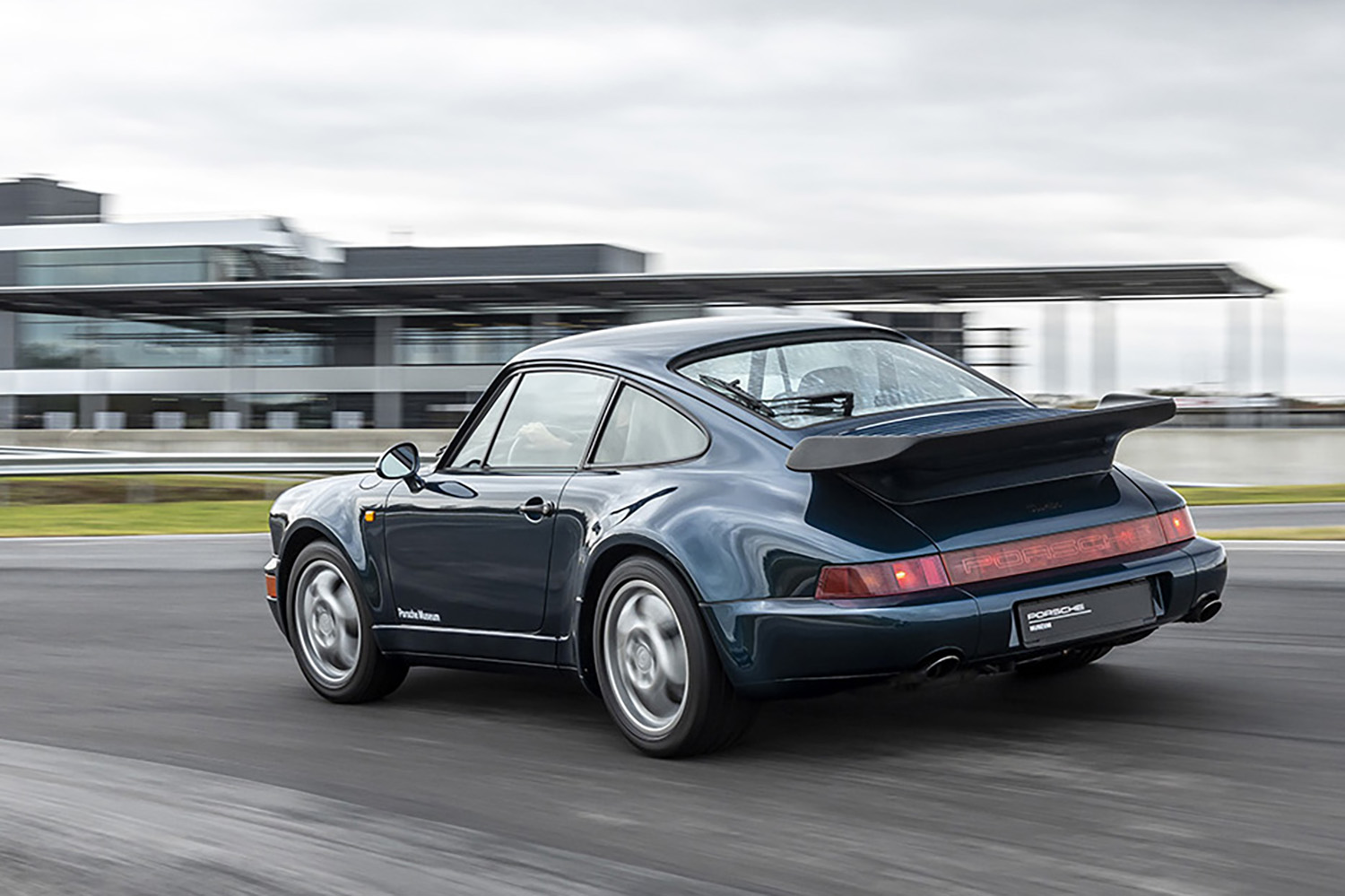 ポルシェ911ターボの走行シーン 〜 画像5