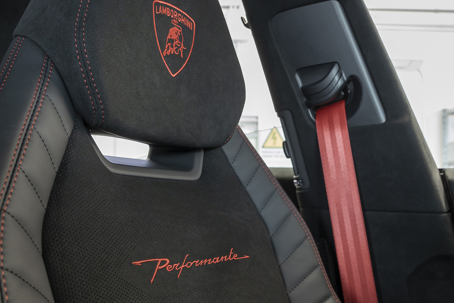 「ウルスSEペルフォルマンテ」追加で全モデルにPHEVラインアップ完了 〜 画像24