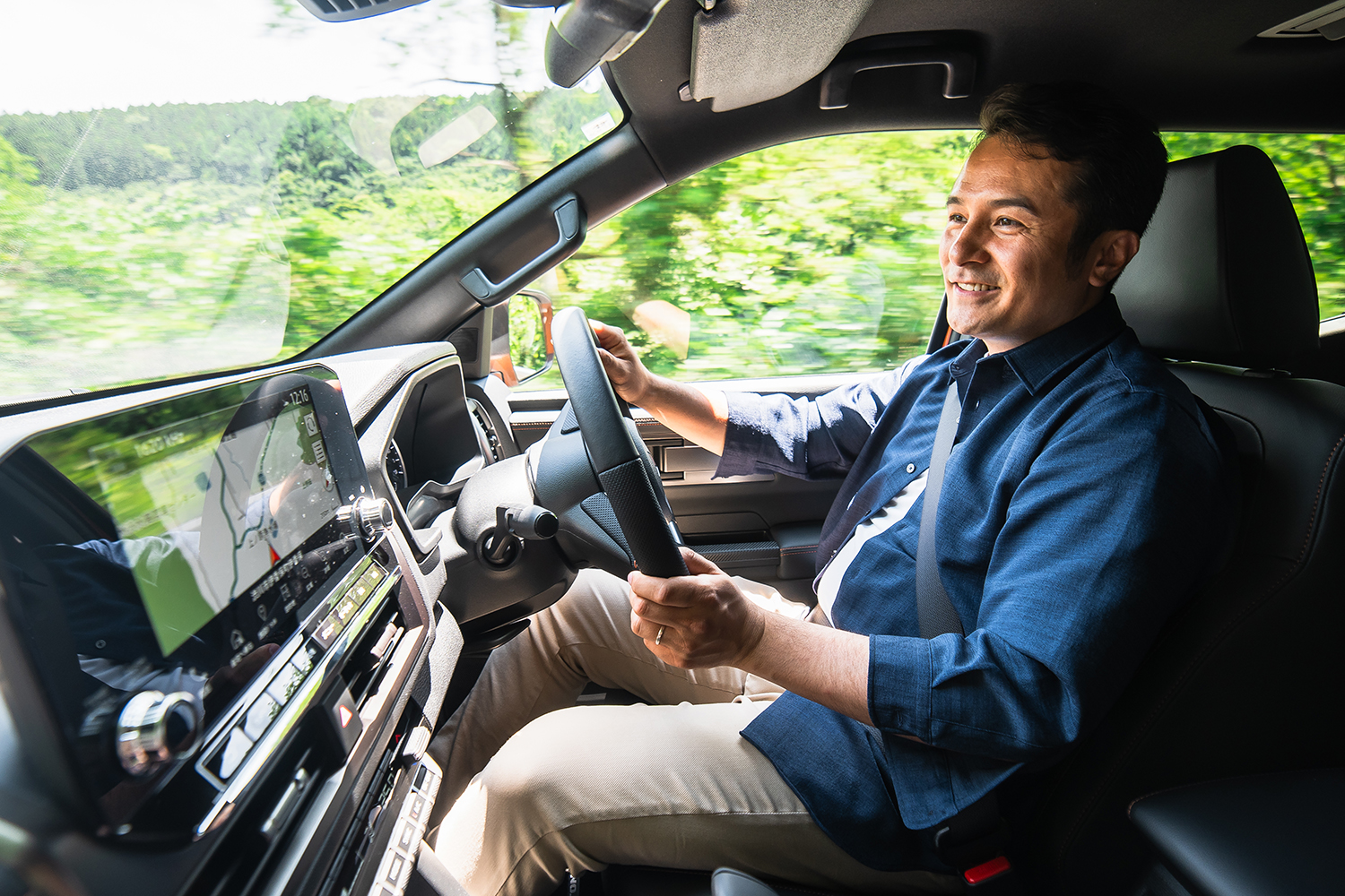 三菱トライトンを運転する番場彬さん