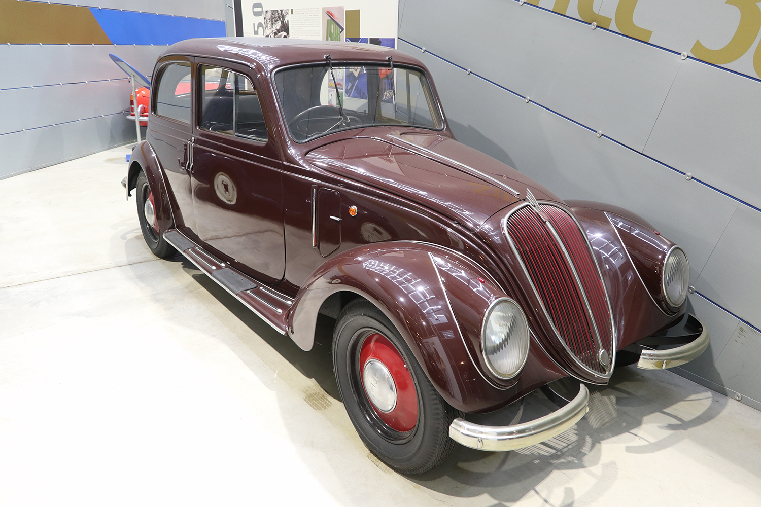 1935 FIAT 1500 Berlinaのフロントスタイリング