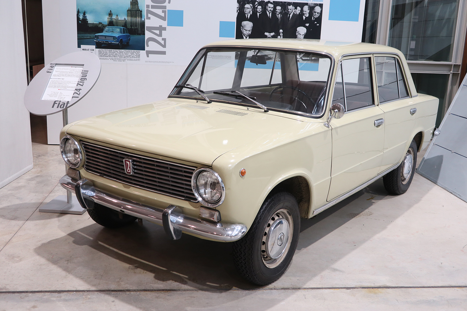 1966 FIAT 124 "Ziguli"のフロントスタイリング
