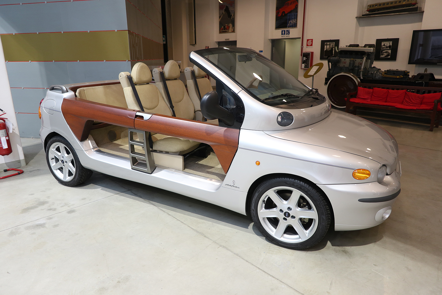 2001 FIAT 2001 Fiat Multipla Eden Roc II by Pininfarinaのフロントスタイリング