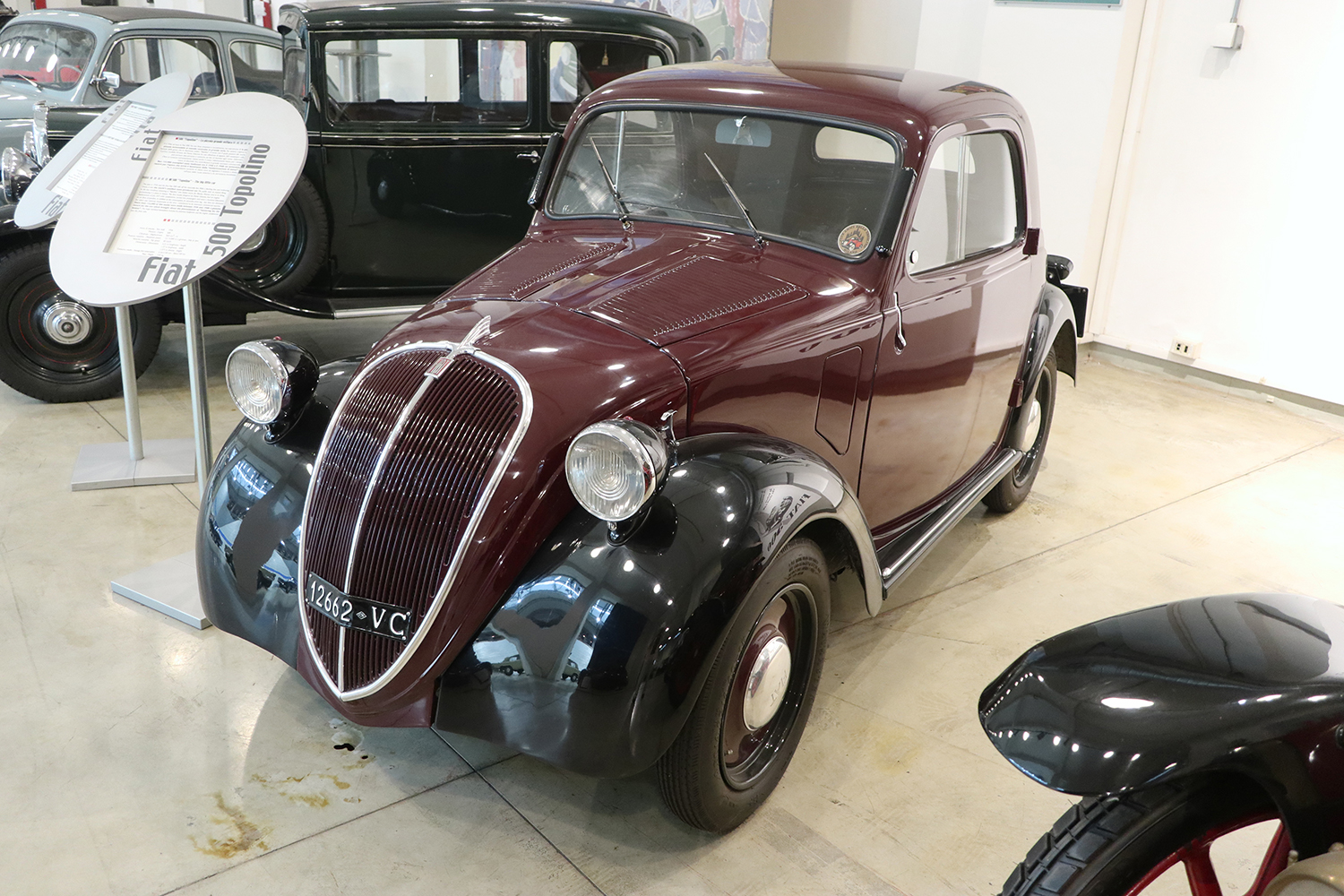 1936-48 FIAT 500 "Topolino"のフロントスタイリング