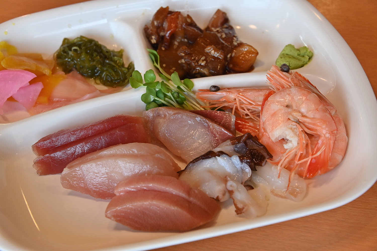 漁港食堂の刺身