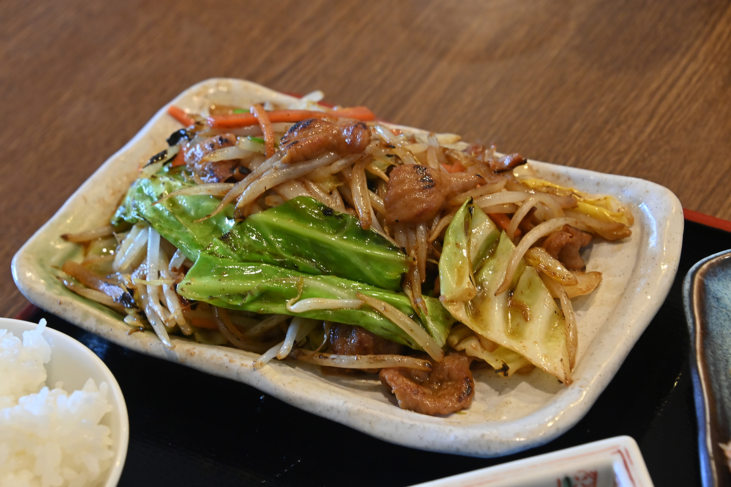 田園食堂うめやのもつ野菜炒め