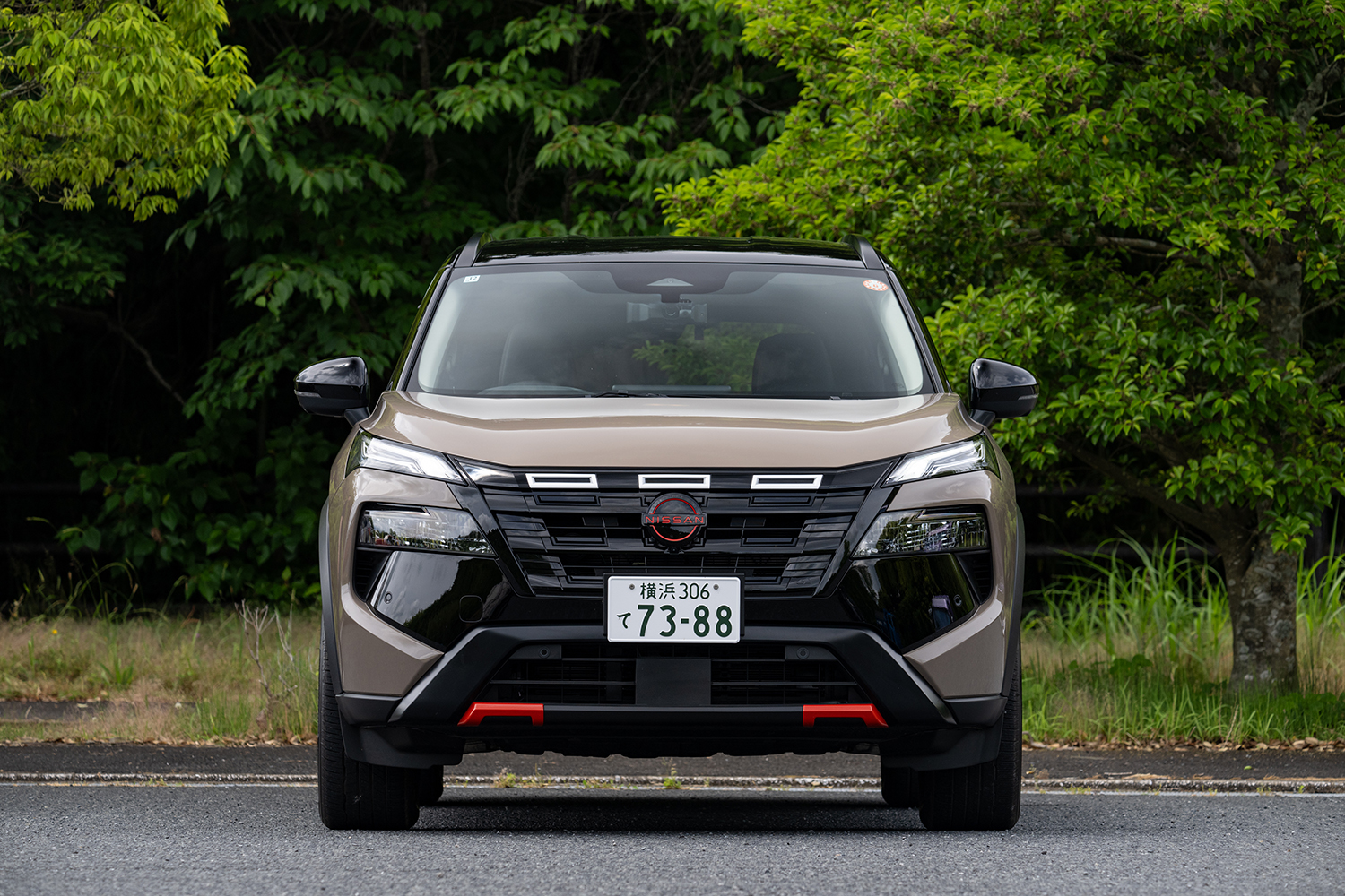 日産エクストレイルの真正面フロントスタイリング 〜 画像9