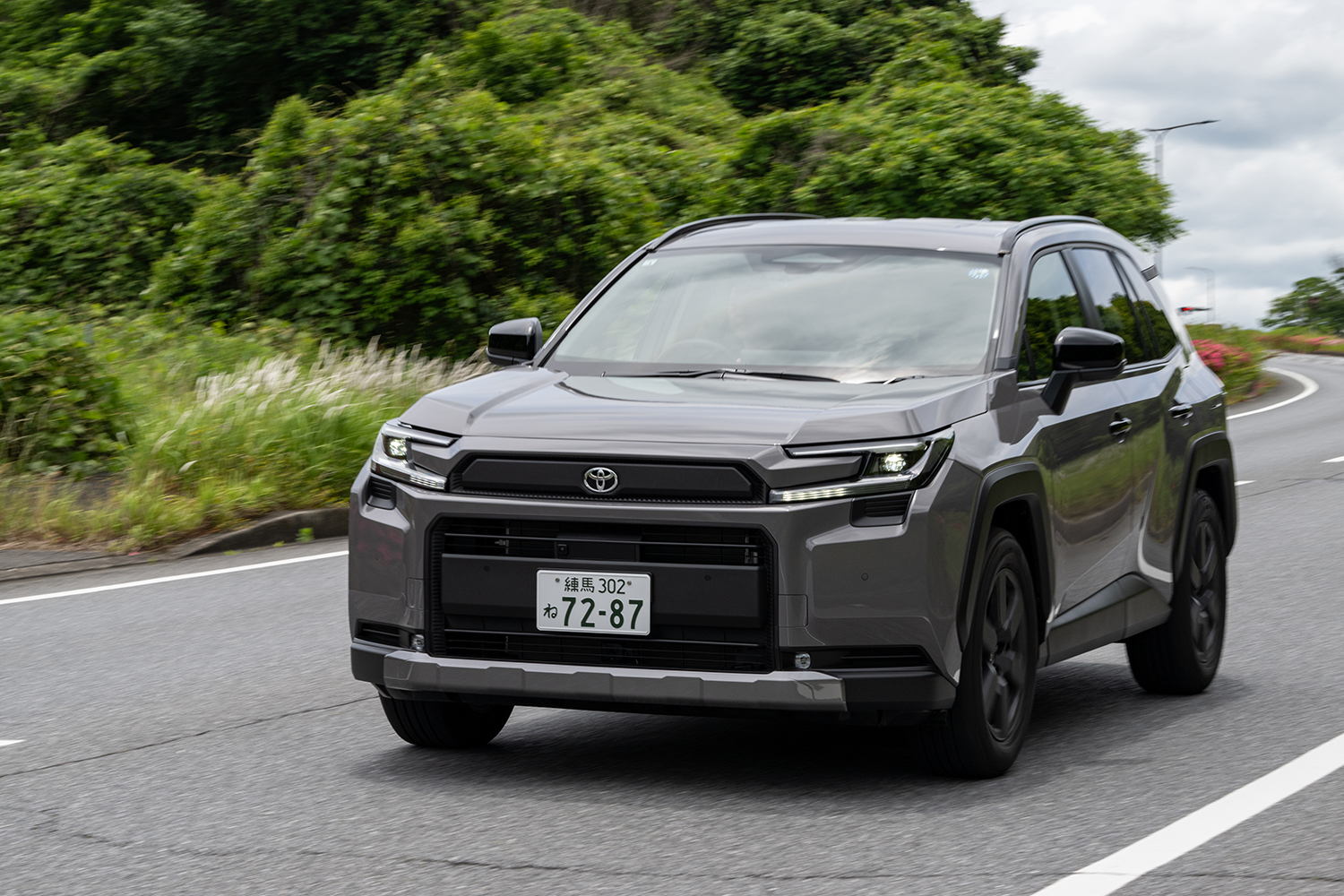 トヨタRAV4の走行シーン