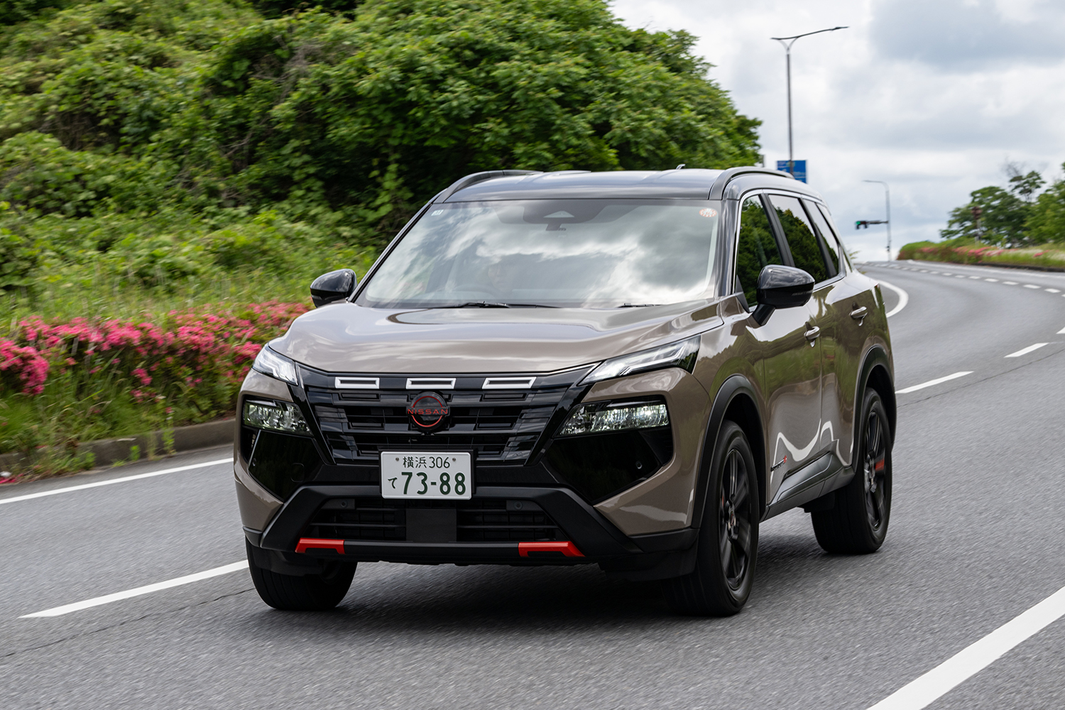 日産エクストレイルの走行シーン 〜 画像19