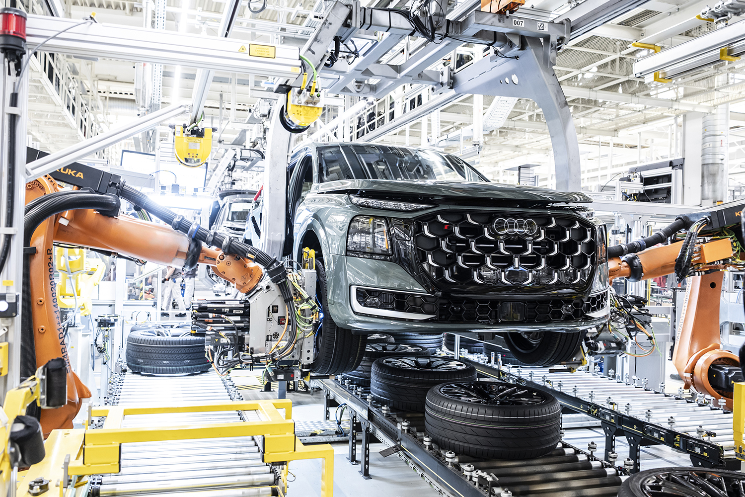 新フラッグシップＳＵＶ「Ｑ９」は約2000万円から 〜 画像18