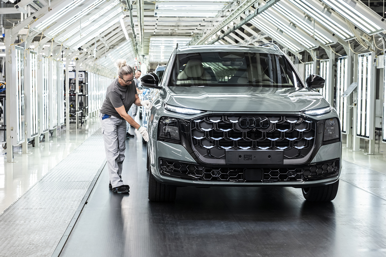 新フラッグシップＳＵＶ「Ｑ９」は約2000万円から 〜 画像19