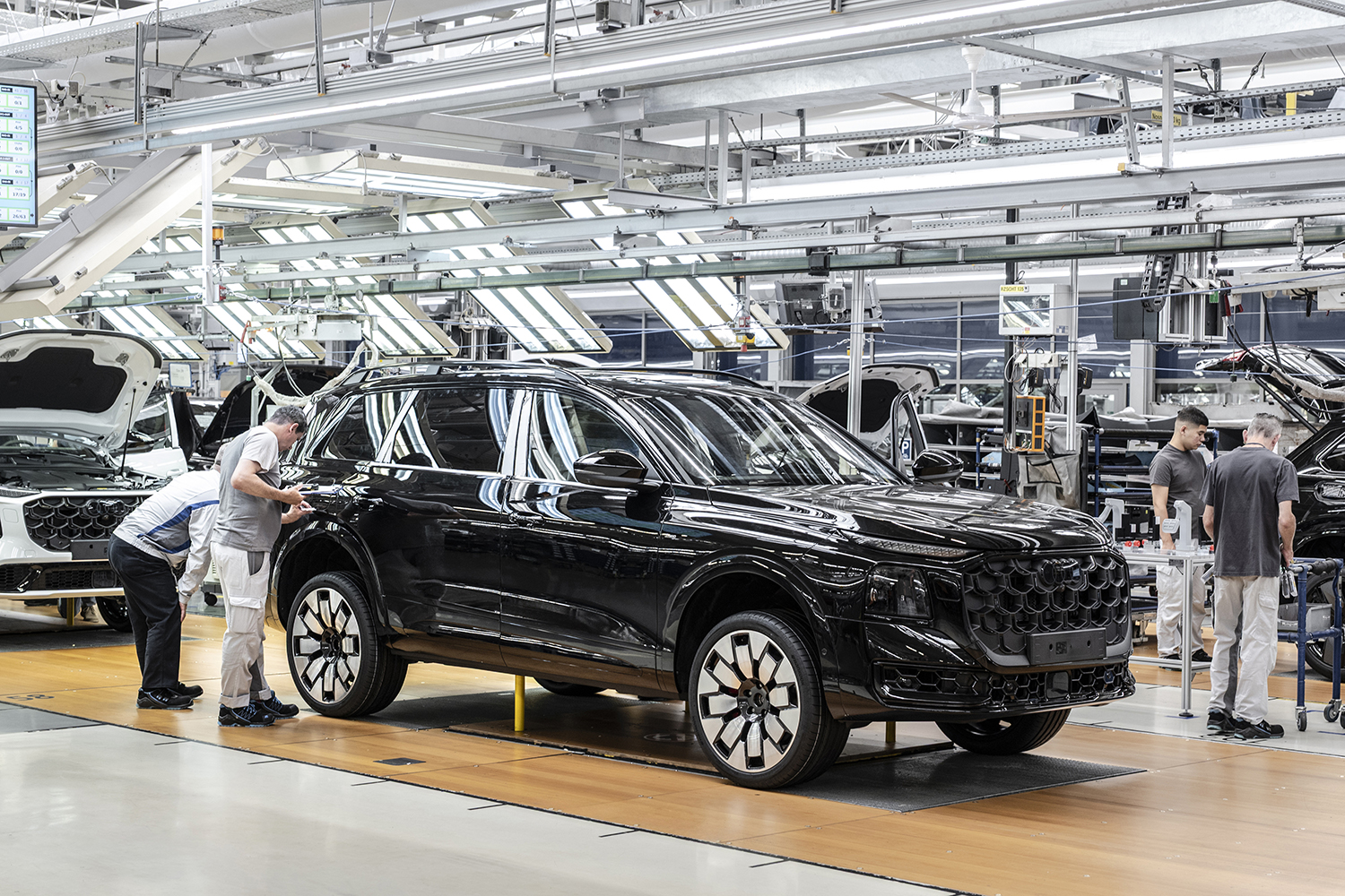 新フラッグシップＳＵＶ「Ｑ９」は約2000万円から 〜 画像26