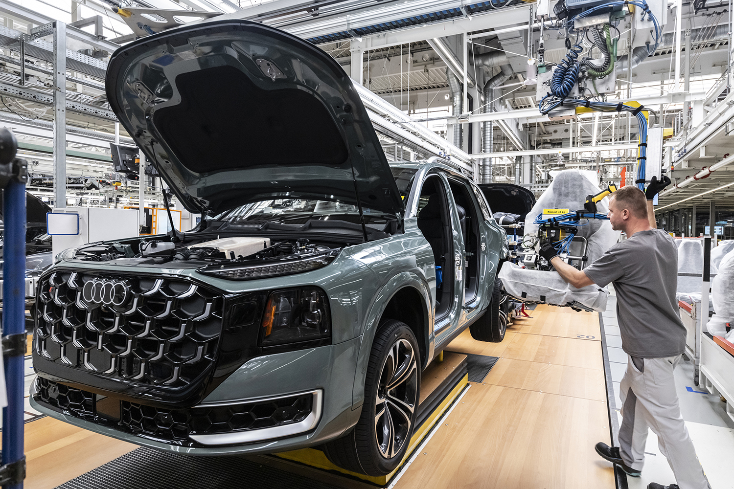 新フラッグシップＳＵＶ「Ｑ９」は約2000万円から 〜 画像24