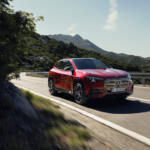 【画像】メルセデス・ベンツでもっとも売れてるＳＵＶがフルモデルチェンジ！　新型ＧＬＡは光るグリルのＥＶと新開発システム採用のハイブリッドの２段構え 〜 画像22