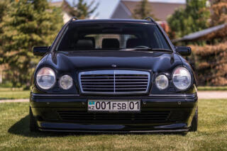 メルセデス・ベンツ EクラスにV12エンジンを押し込んだ「ブラバス E V12」