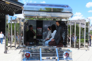 茶会「而二不二」で出現したデコトラ茶室