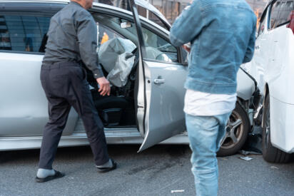 道路じゃなくてSA・PAで事故ったらどうするのが正解？　逆走や一時停止無視は過失割合が大きくなる点にも注意!!