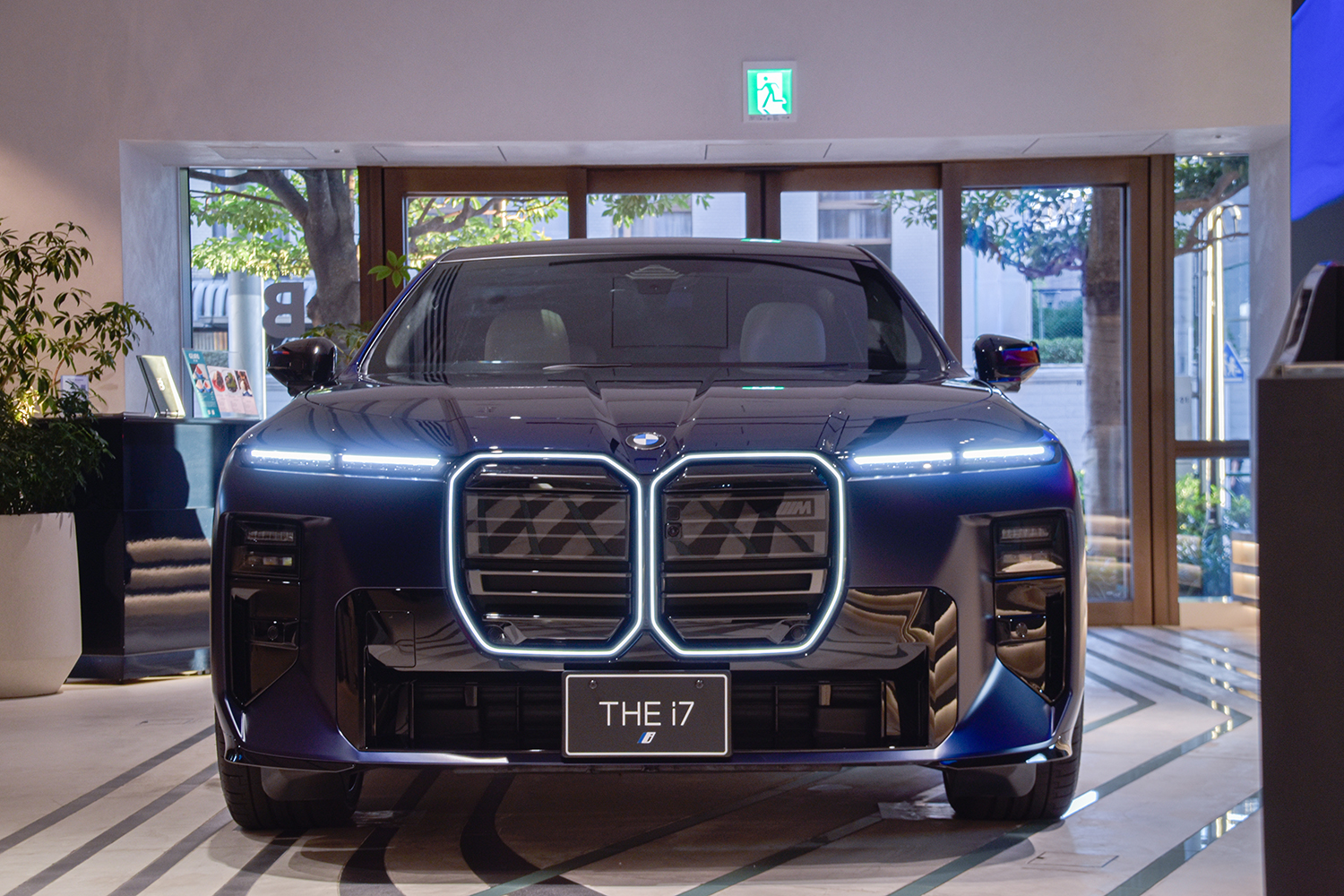 デュアルフィニッシュ仕上げのBMW i7