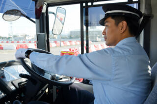 外国人運転士の登用はバス業界を救うか