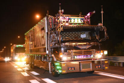 トラック野郎にとって愛車は「船」！　仕事は「航海」！　有名デコトラの3000kmにわたる大航海に密着した