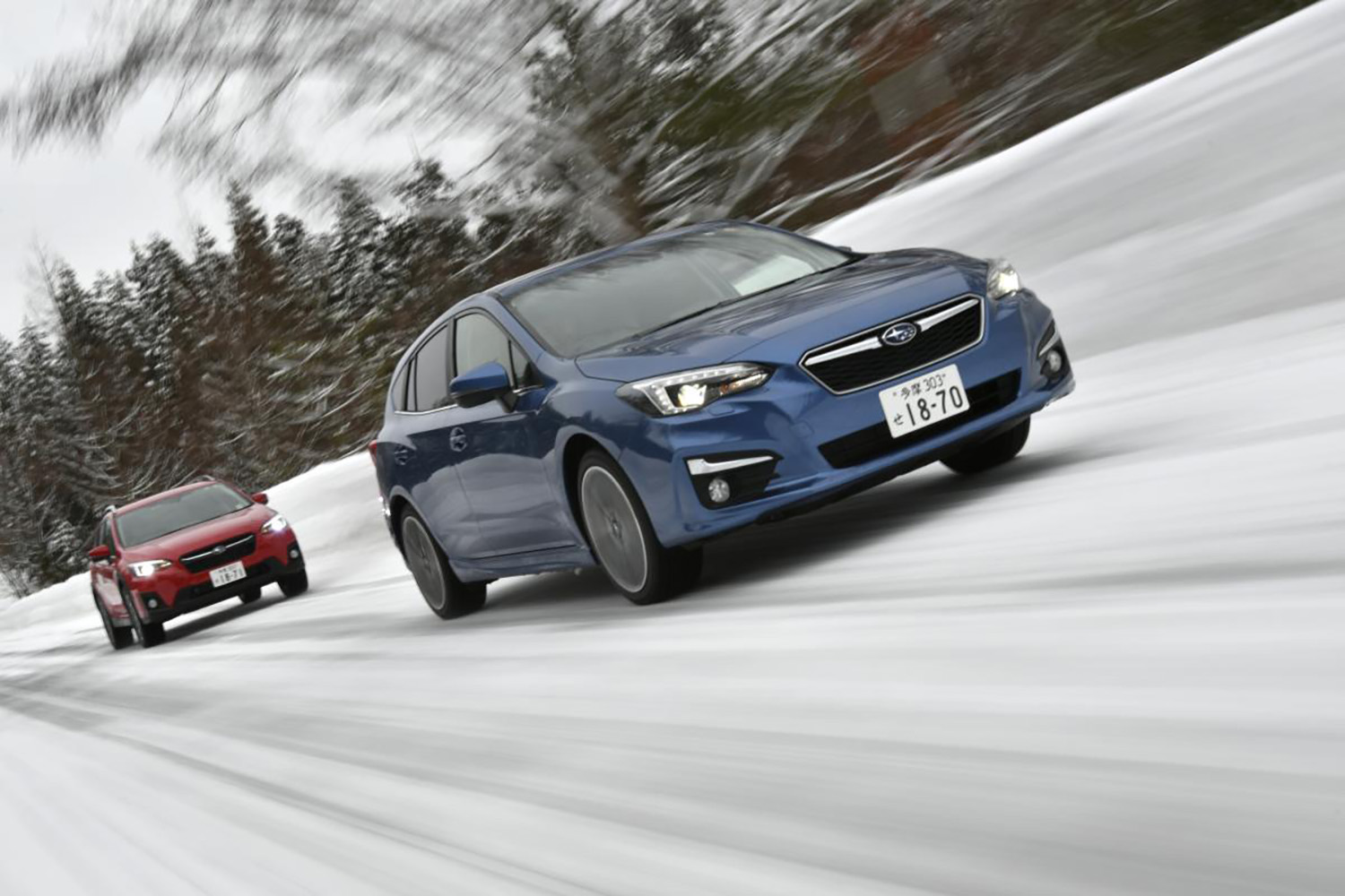 4WD車の雪上走行