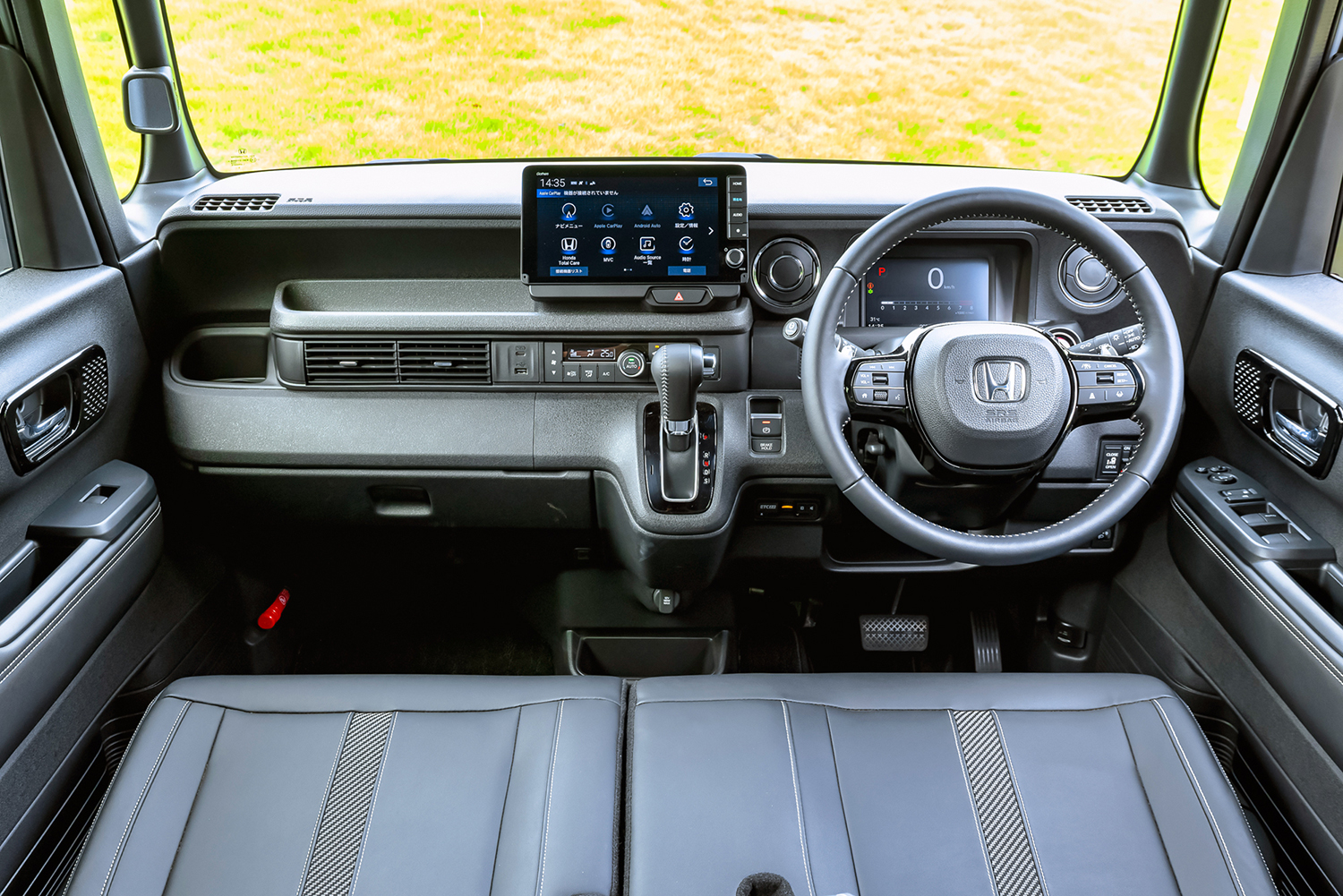 新型ホンダN-BOX カスタム インテリア