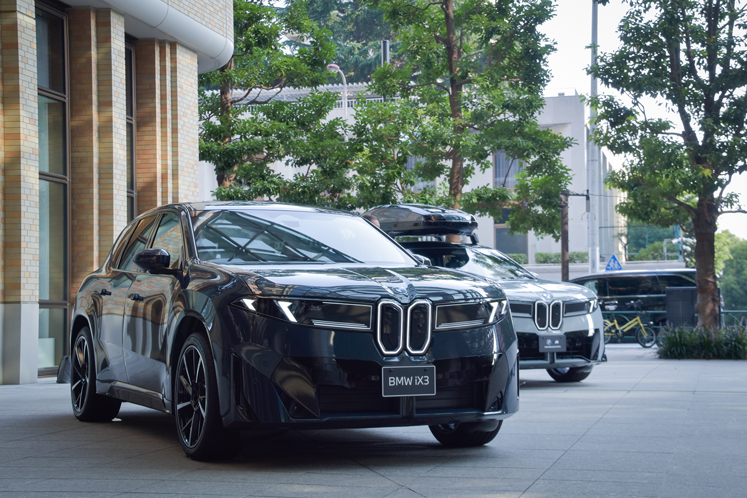 FREUDE by BMWに並ぶiX3 〜 画像3