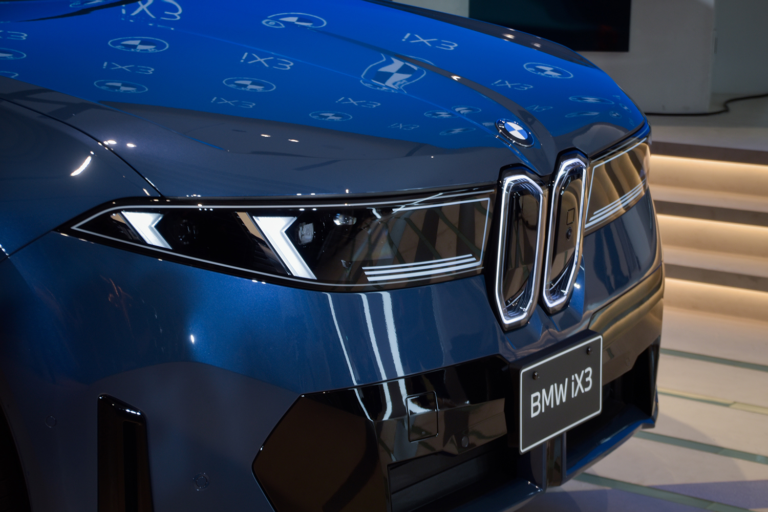 BMW iX3 フロントマスク