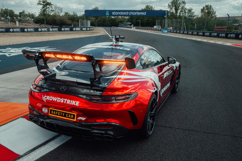 ずっとFRだったF1セーフティカーがはじめて4WDに！　612馬力で速さも安全性も極めたAMG GTのセーフティカーの中身