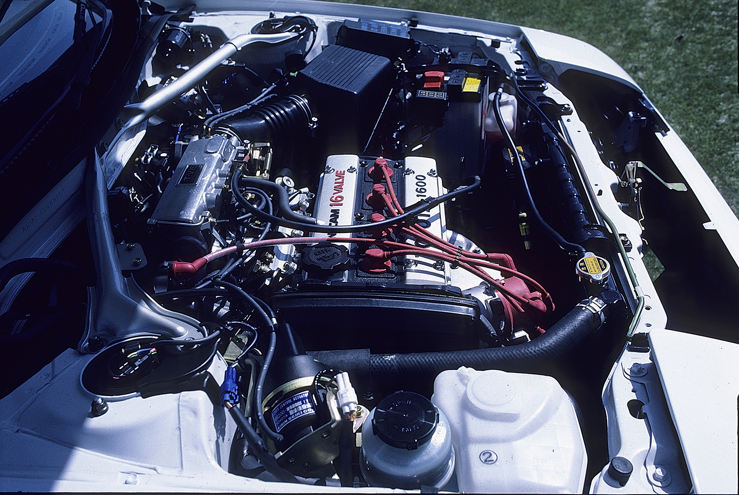 トヨタ・スプリンタートレノ（AE92）エンジンルーム