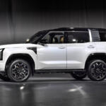 【画像】世界初公開された新型三菱パジェロは2.4Lディーゼル＋８速AT！　実車に触れて確認した詳細情報のすべて 〜 画像1